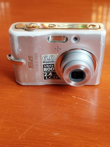 Nikon coolpix 11 - ,